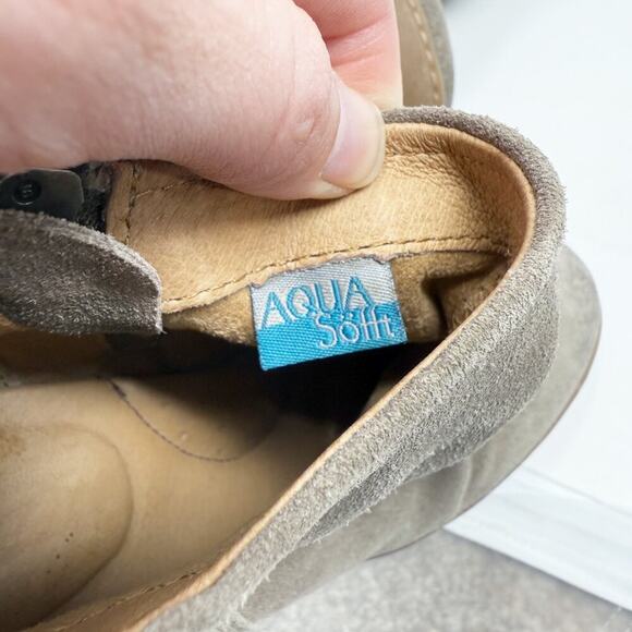 Sofft Tan Suede Wedge Heel Booties Women's Size 8 EUC Side Zip Waterproof - Picture 7 of 11